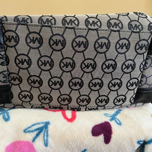 Michael Kors Signature Canvas and Leather Large Bucket Bag - Picture 2 of 6